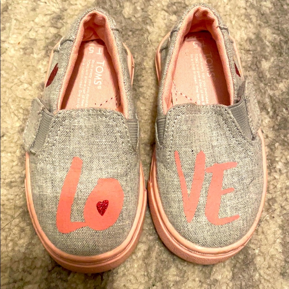 Gray Toms!